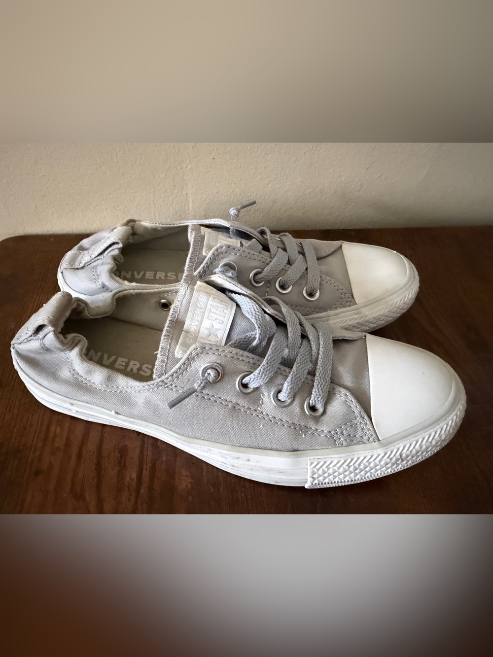Converse women’s shoreline Canvas Sneakers - Light Gray - size 7